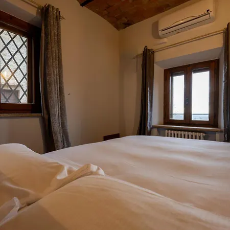 Tuscan Palace - Petit